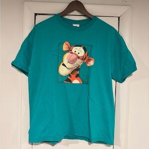 VTG Disney store Tigger Photo Tee Size Medium has Flaws